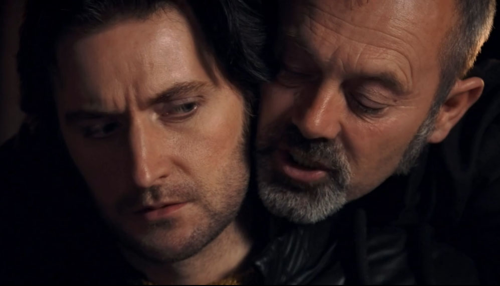 Gisborne with the Sheriff on his shoulder from episode 9