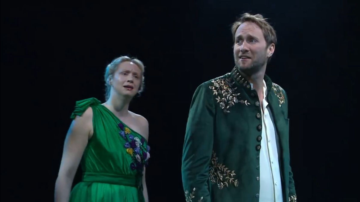 Gwendoline Christie as Titania and Oliver Chris as Oberon in the 2019 Bridge Theatre production