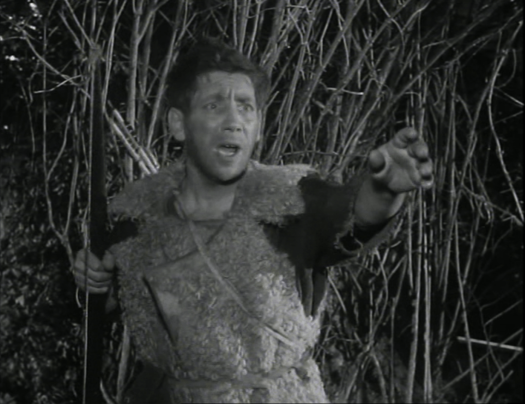 Alfie Bass as Edgar